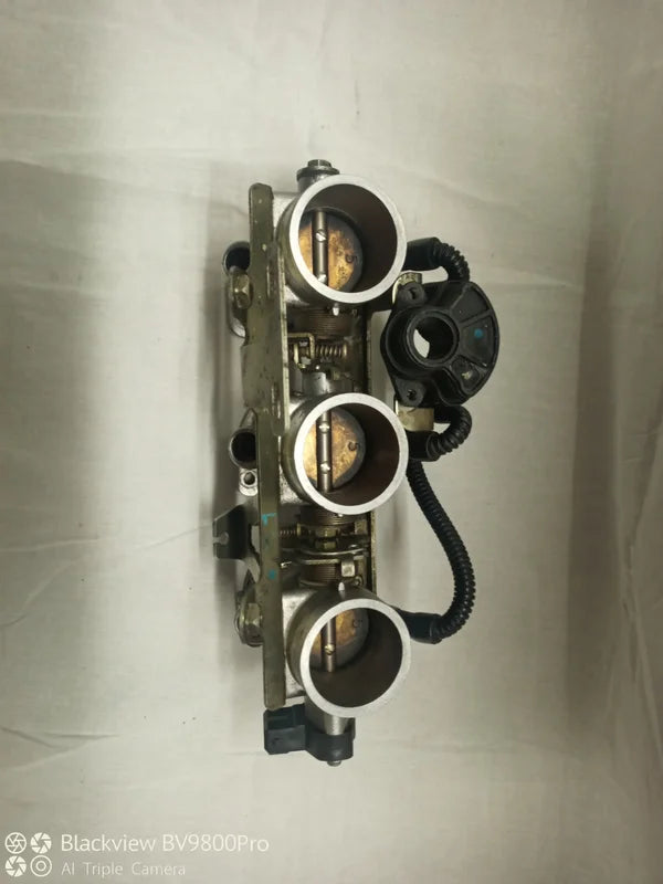 Rampe injection oeillet de gaz TRIUMPH TIGER 955i de 2001