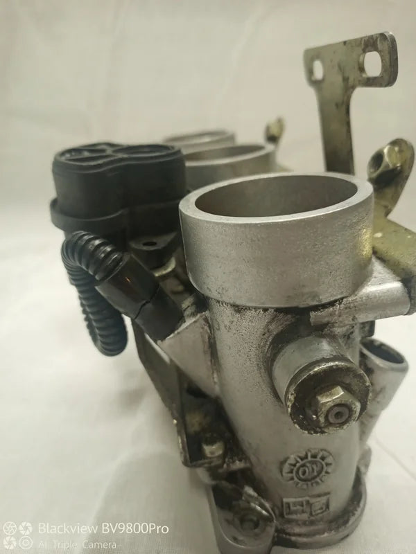 Rampe injection oeillet de gaz TRIUMPH TIGER 955i de 2001