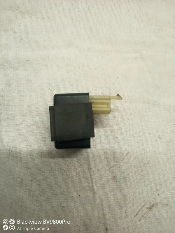 Relais clignotant SUZUKI BANDIT 600 de 1996