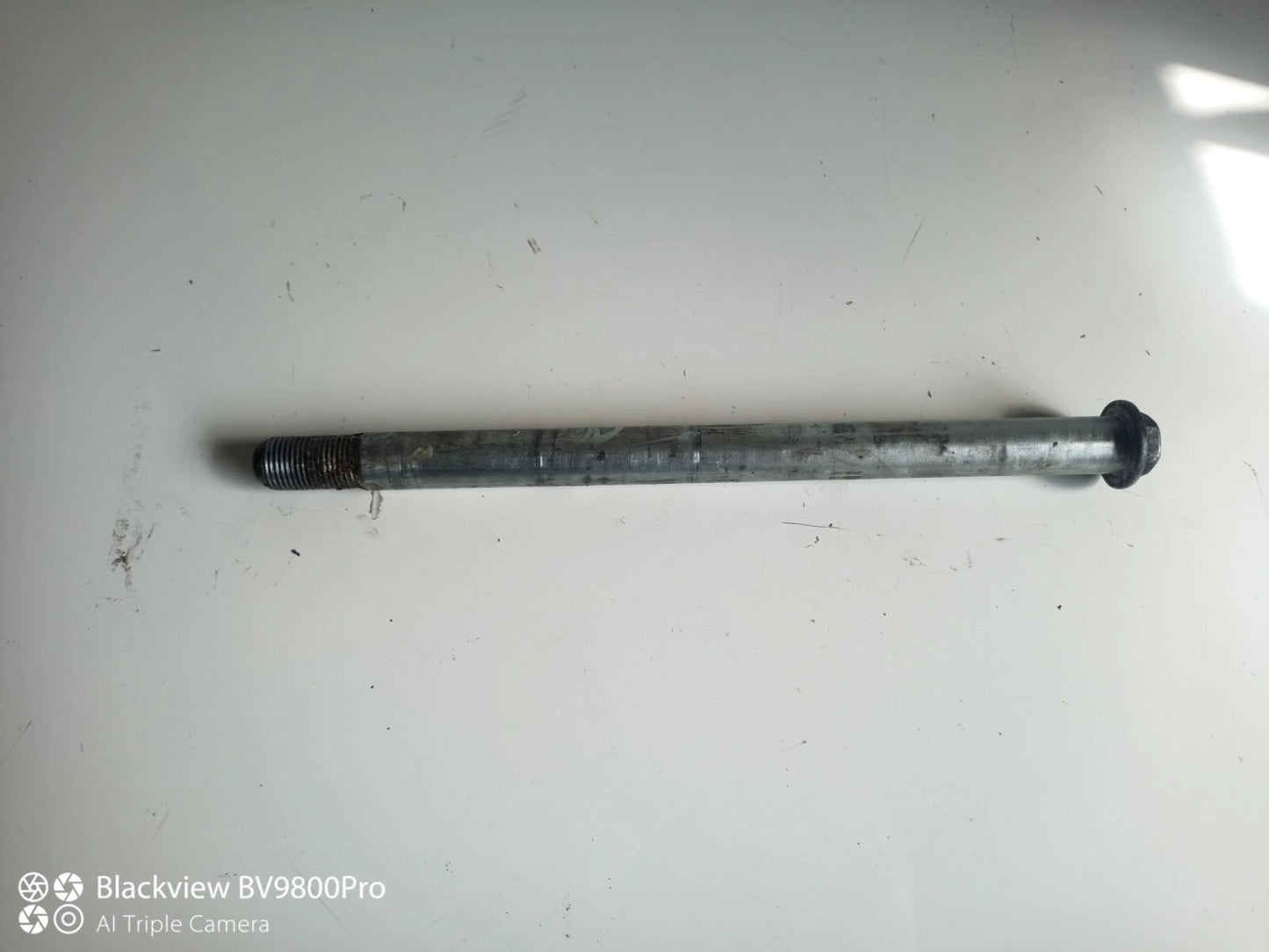 Axe de roue avant SUZUKI BANDIT 600 S de 2000