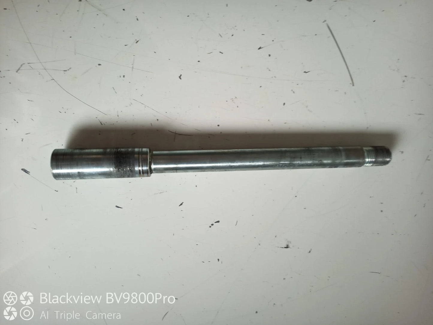 Axe de roue avant SUZUKI SV650N de 2007