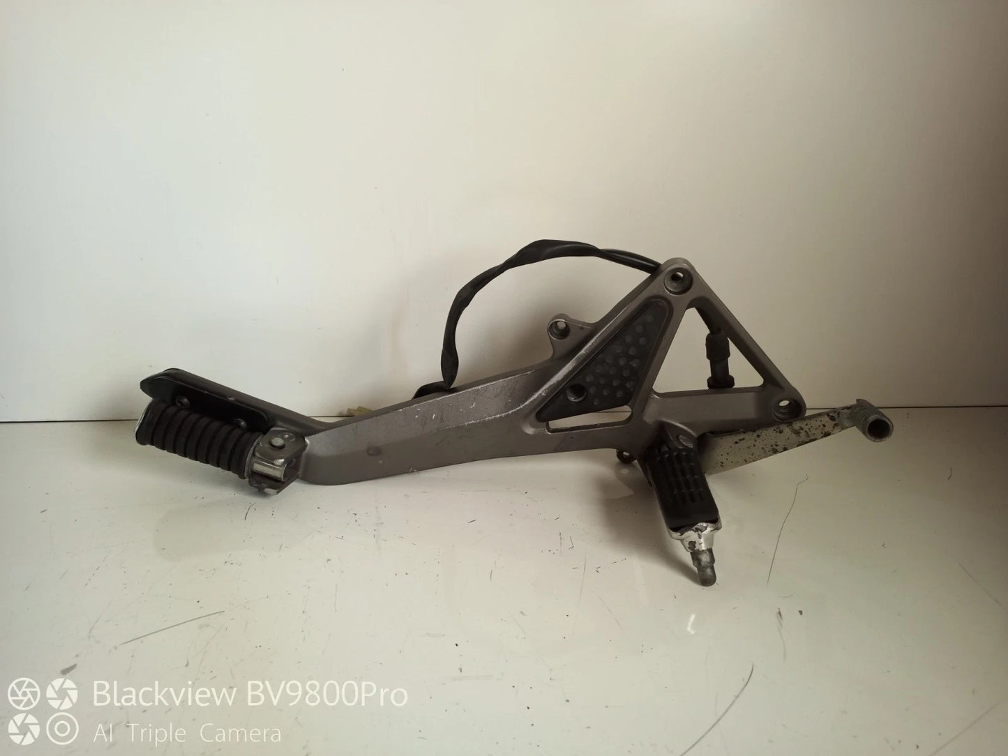 Platine repose pieds droit HONDA HORNET 600 de 2003