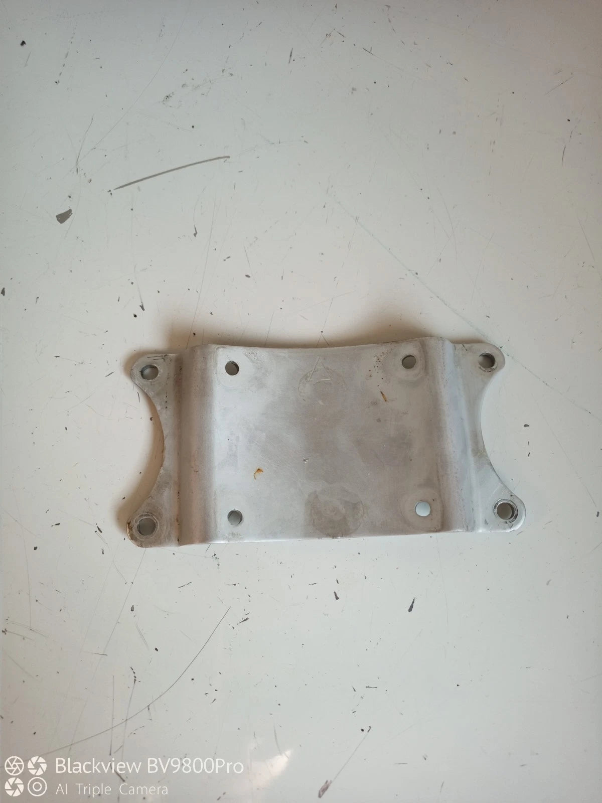 Platine fixation garde boue avant SUZUKI BANDIT 600 S de 1999