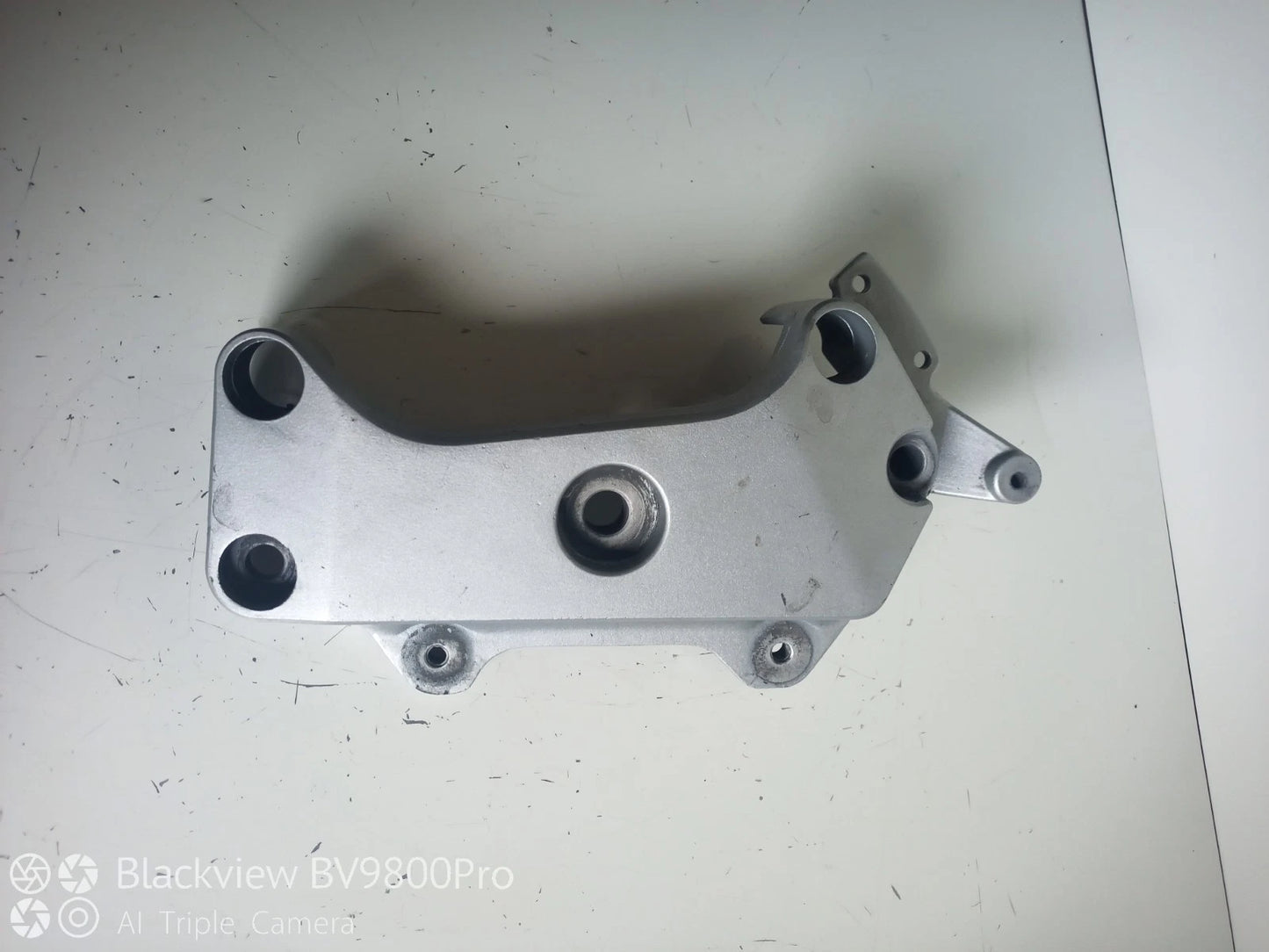 Platine support repose pieds gauche HONDA HORNET 600 de 2003