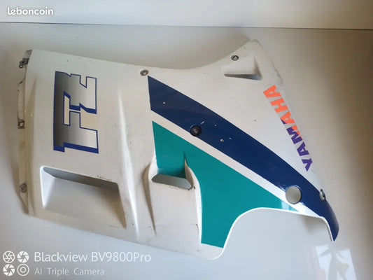 Carénage avant droit YAMAHA FZ750 GENESIS de 1989