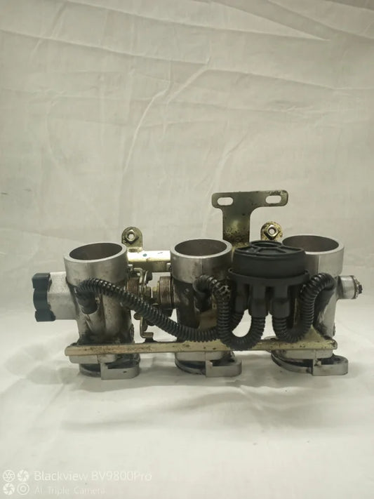 Rampe injection oeillet de gaz TRIUMPH TIGER 955i de 2001