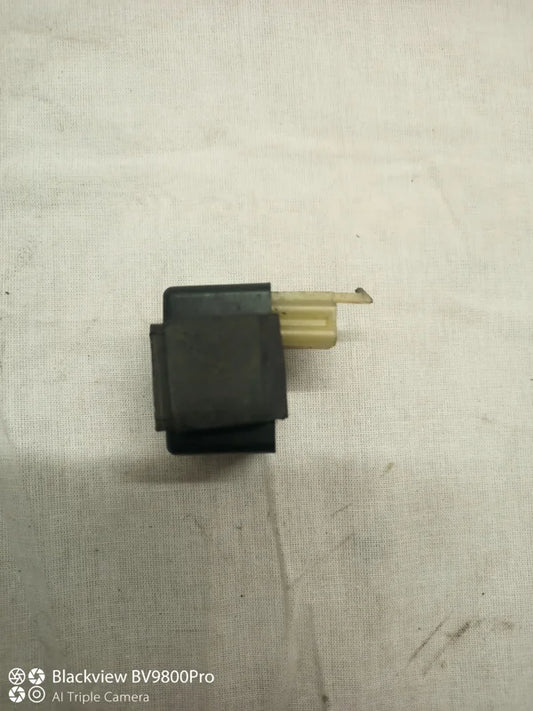 Relais clignotant SUZUKI BANDIT 600 de 1996