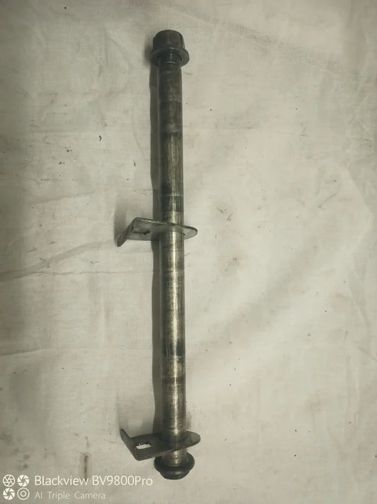 Axe de roue arrière SUZUKI BANDIT 600 de 1996