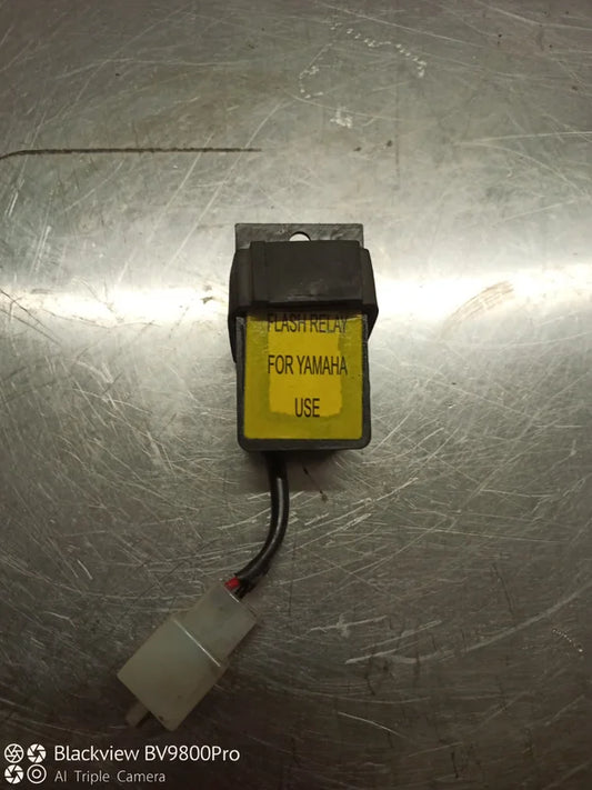 Flash relais clignotant YAMAHA FZS FAZER 600 de 2003