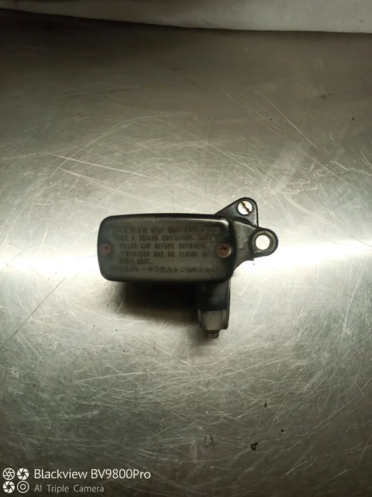 Maitre cylindre de frein avant HONDA HORNET 600 de 1998
