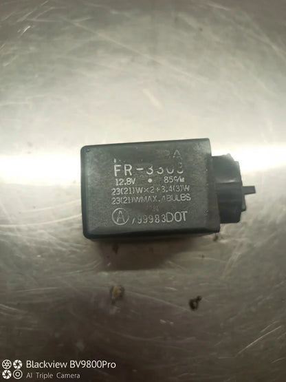 Relais clignotant HONDA HORNET 600 de 1998