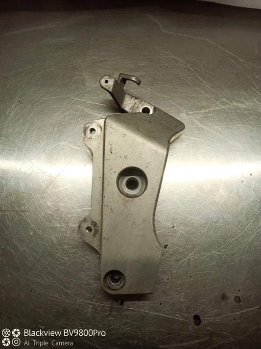 Platine support repose pieds latéral droit HONDA HORNET 600 de 1998