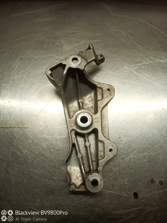 Platine support repose pieds latéral droit HONDA HORNET 600 de 1998