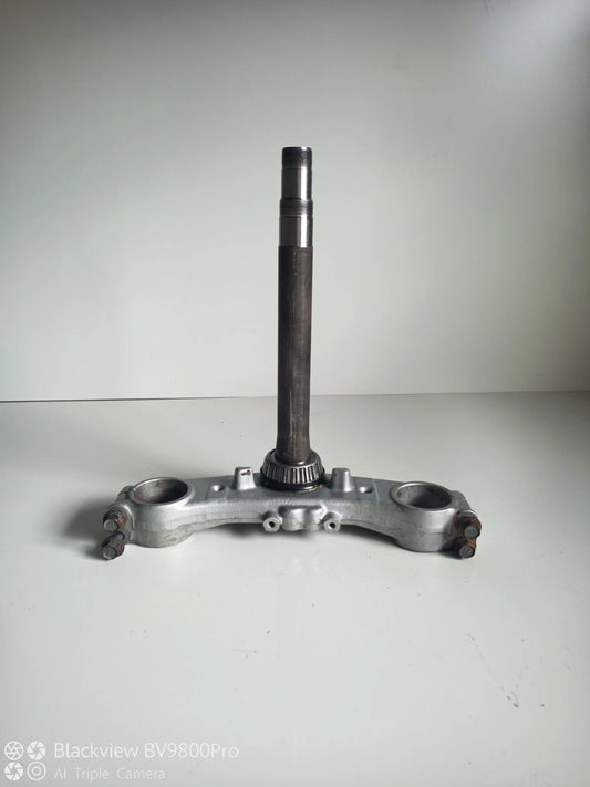 Té de fourche inférieur SUZUKI BANDIT 600 S de 2000