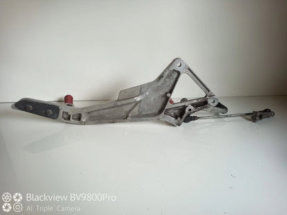 Platine repose pieds gauche HONDA HORNET 600 de 1998