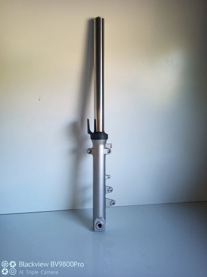Tube de fourche gauche SUZUKI BANDIT 600 S de 2001