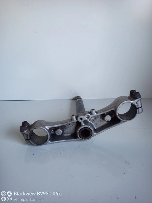 Té de fourche inférieur SUZUKI BANDIT 600 S de 2001