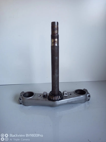 Té de fourche inférieur SUZUKI BANDIT 600 S de 2001