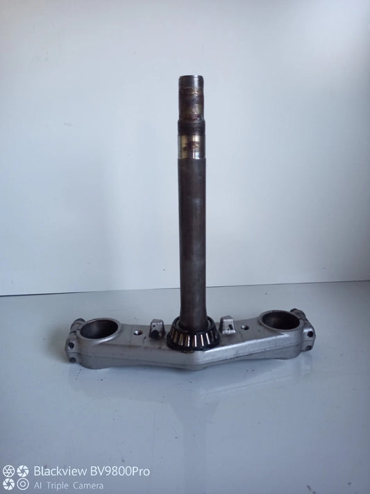 Té de fourche inférieur SUZUKI BANDIT 600 S de 2001