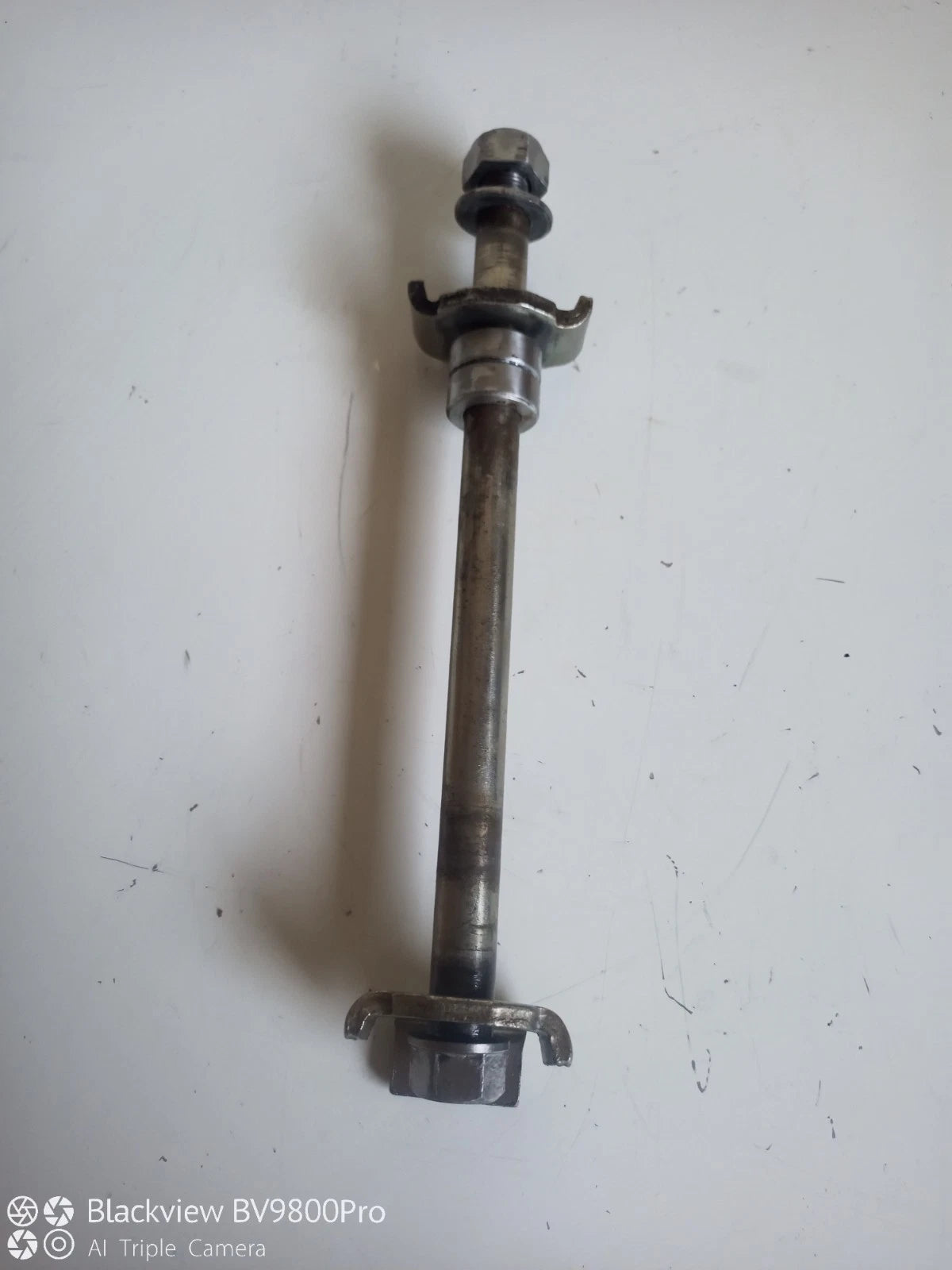 Axe de roue arrière YAMAHA XTX 125 de 2006