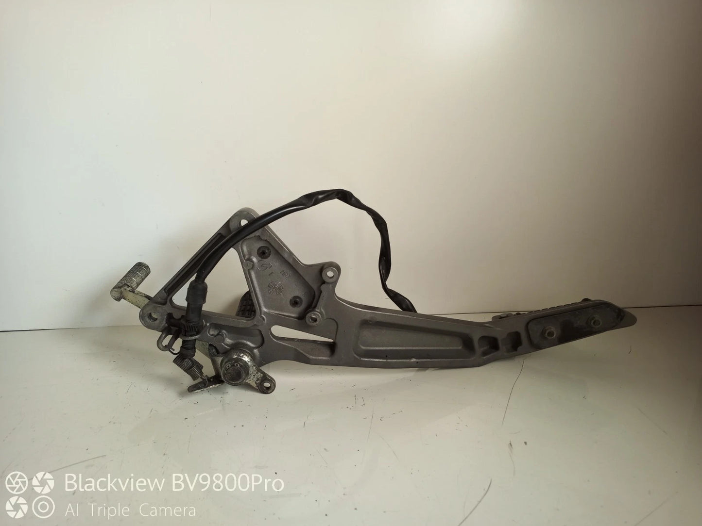 Platine repose pieds droit HONDA HORNET 600 de 2003