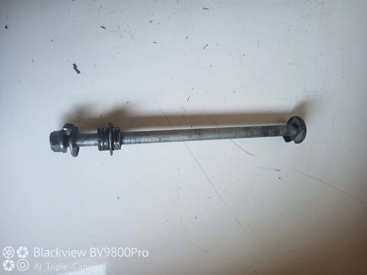 Axe de roue arrière HONDA HORNET 600 de 2003