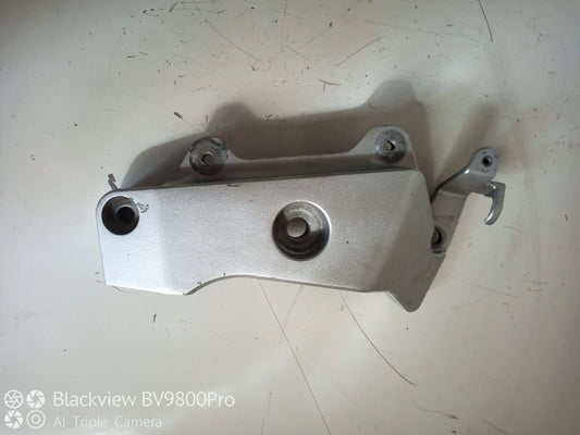 Platine support repose pieds droit HONDA HORNET 600 de 2003