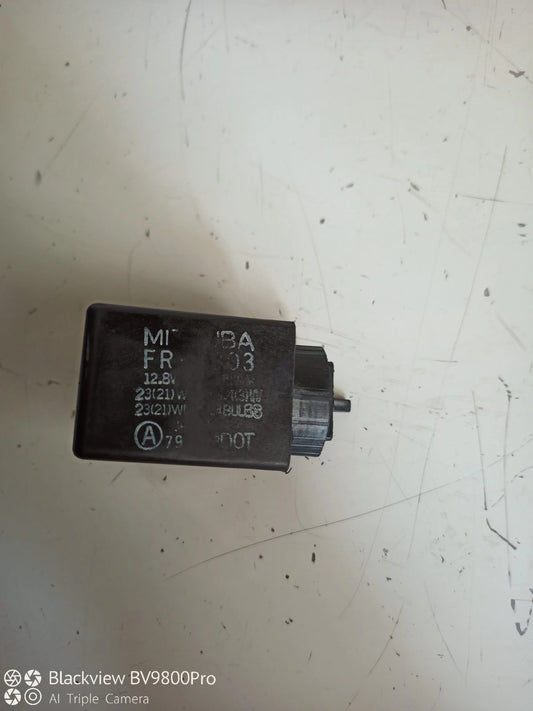 Relais clignotant HONDA HORNET 600 de 2003