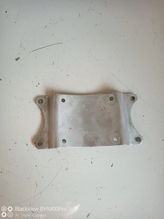 Platine fixation garde boue avant SUZUKI BANDIT 600 S de 1999