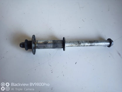 Axe de roue avant SUZUKI BANDIT 600 de 2001