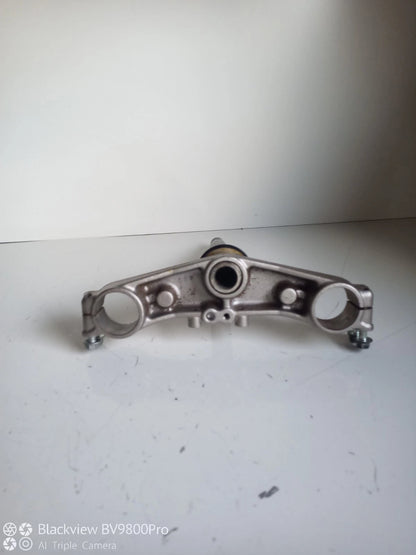 Té de fourche inférieur SUZUKI BANDIT 600 S de 2001
