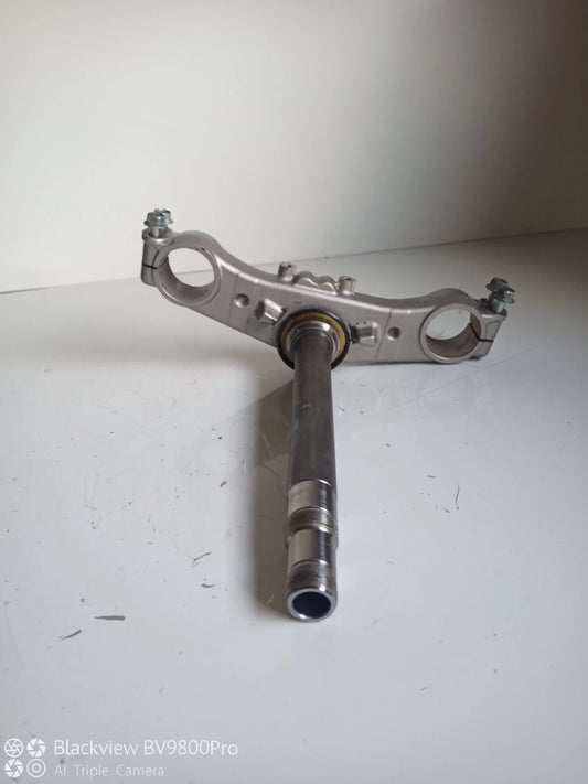 Té de fourche inférieur SUZUKI BANDIT 600 S de 2001