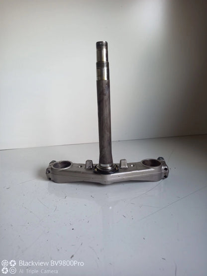 Té de fourche inférieur SUZUKI BANDIT 600 S de 2001