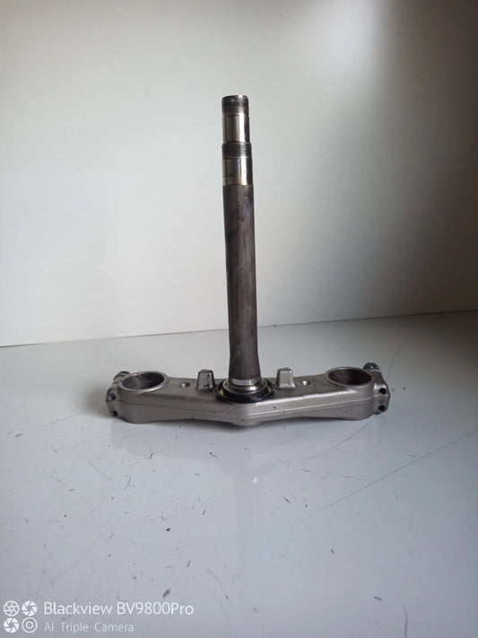 Té de fourche inférieur SUZUKI BANDIT 600 S de 2001