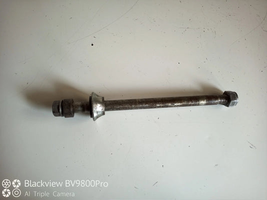 Axe de roue arrière YAMAHA 50 DT de 1996