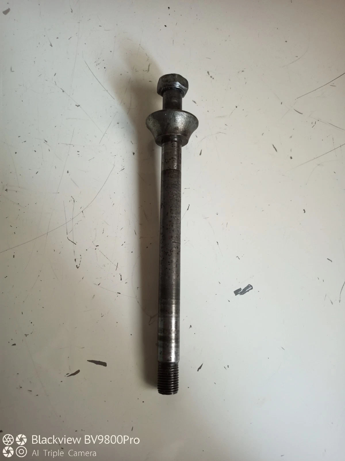 Axe de roue avant YAMAHA 50 DT de 1996