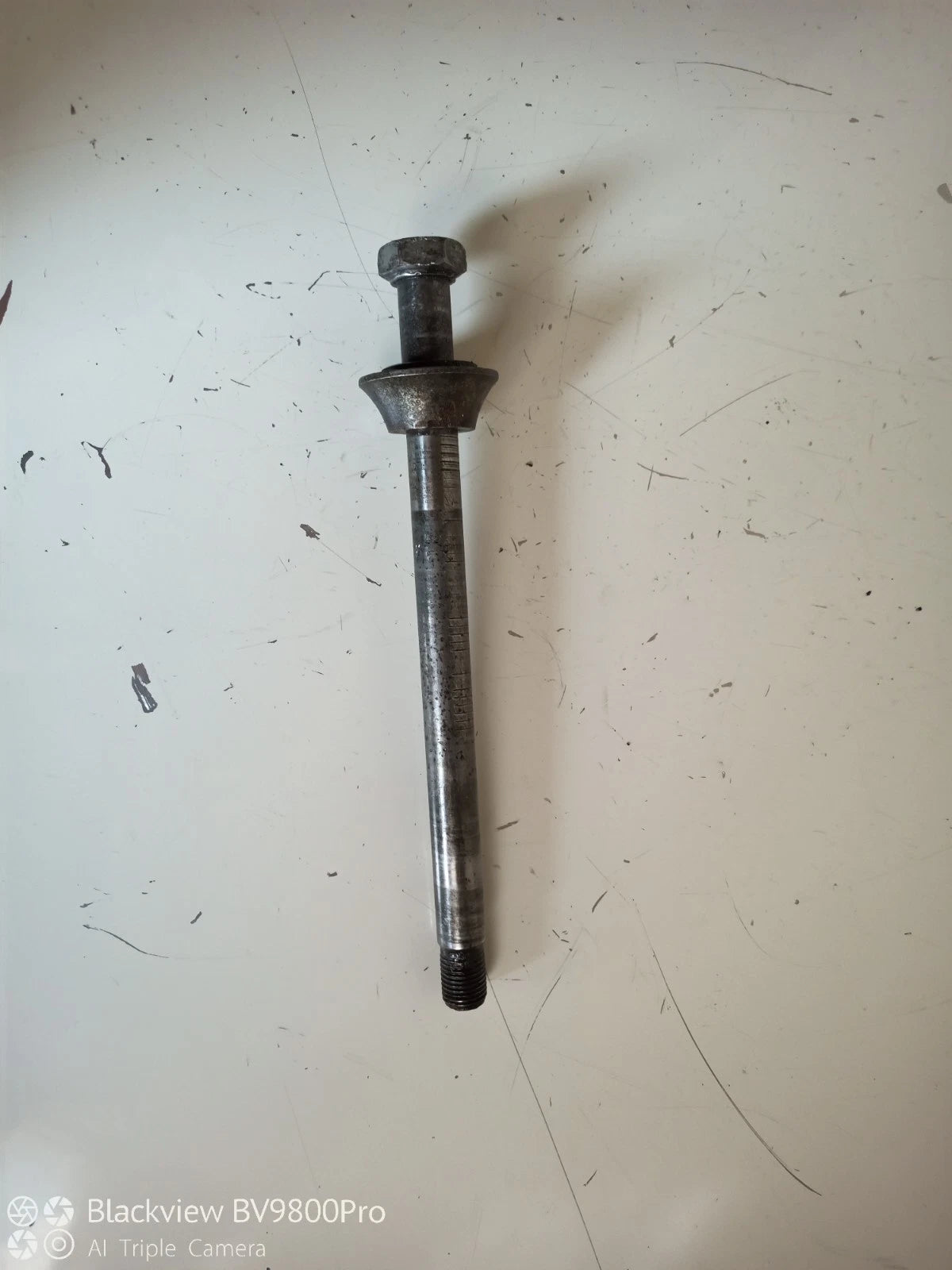 Axe de roue avant YAMAHA 50 DT de 1996
