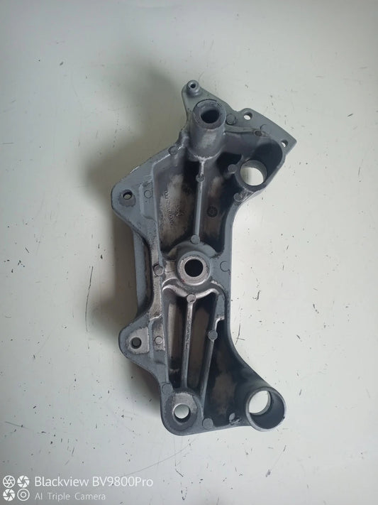 Platine support repose pieds gauche HONDA HORNET 600 de 2003