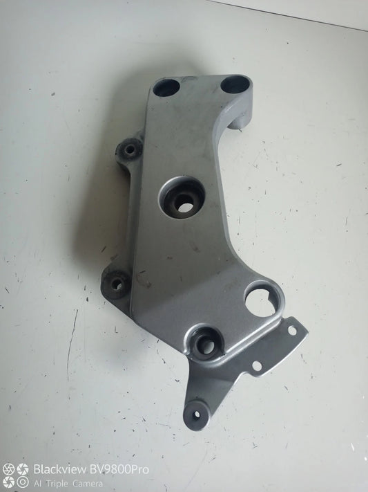 Platine support repose pieds gauche HONDA HORNET 600 de 2003