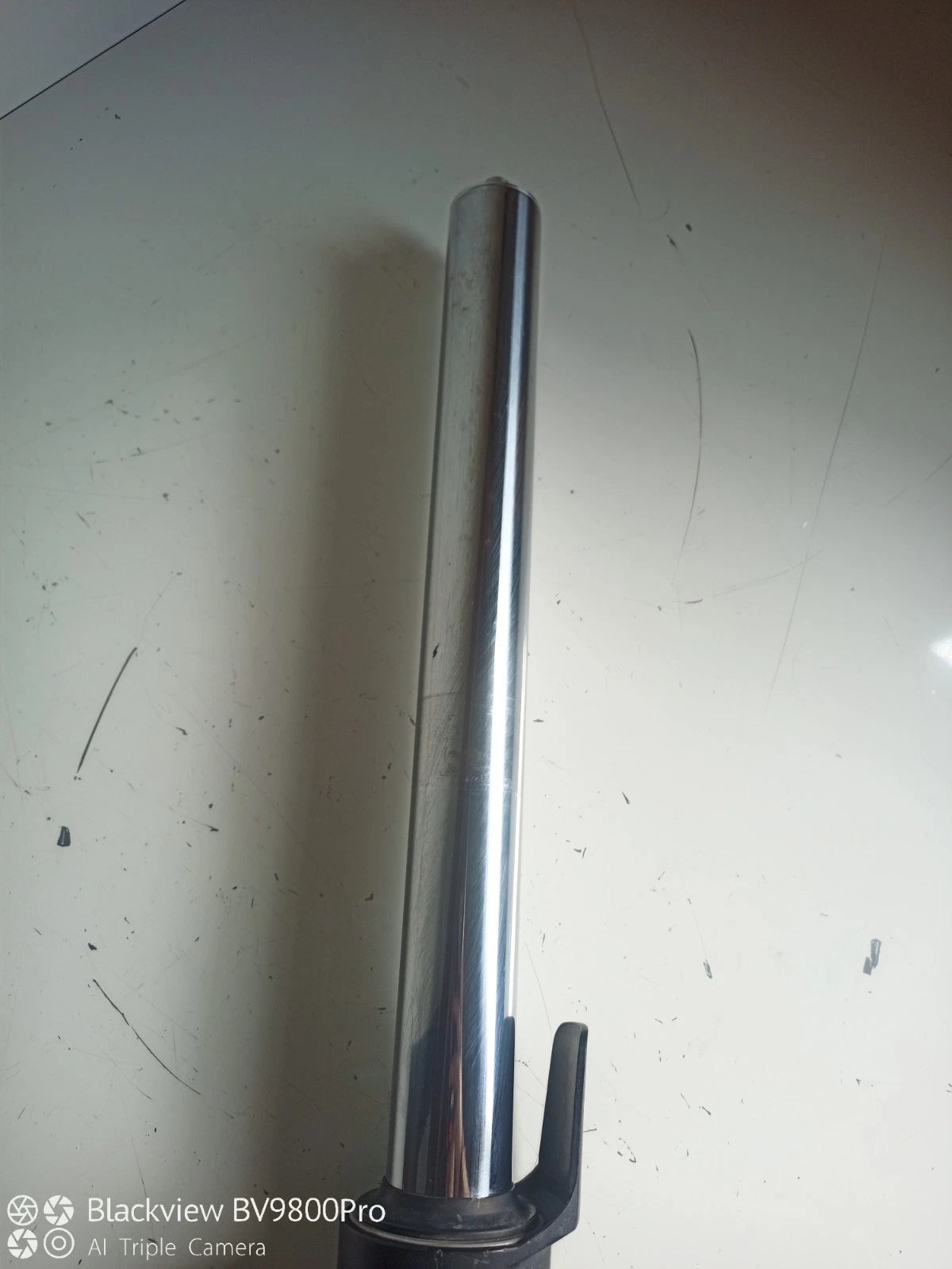 Tube de fourche gauche SUZUKI SV650N de 2007