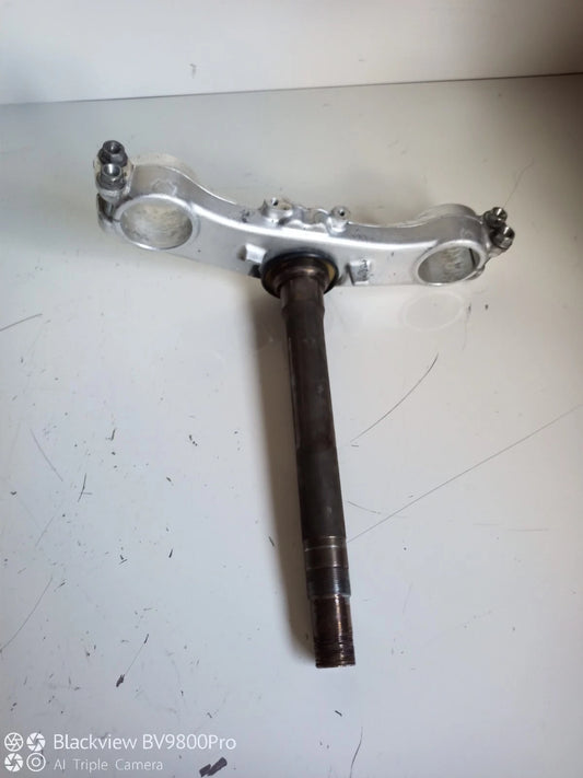 Té de fourche inférieur SUZUKI BANDIT 1200 de 2002