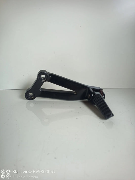Platine repose pieds passager gauche KAWASAKI Z750 de 2004