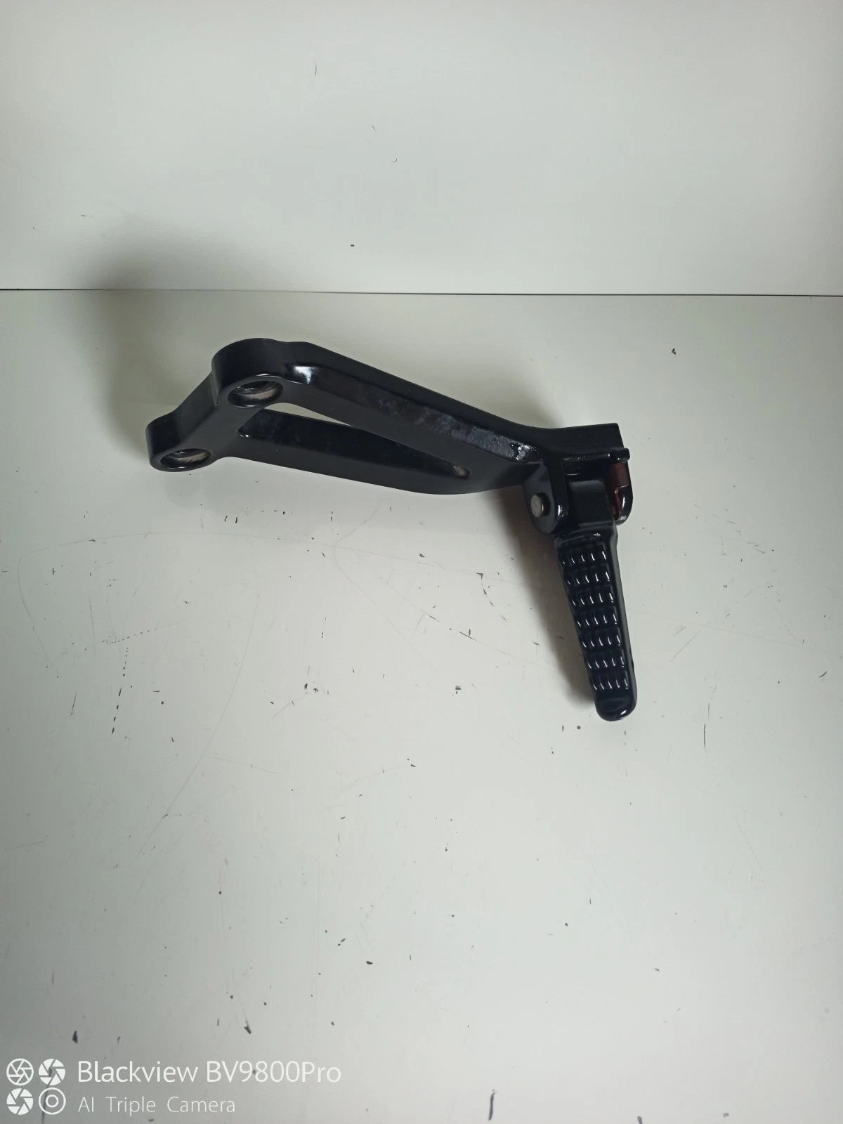Platine repose pieds passager gauche KAWASAKI Z750 de 2004