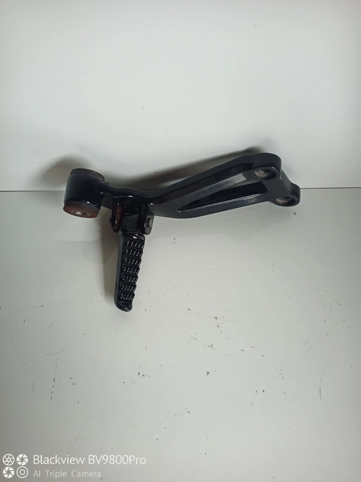 Platine repose pieds passager droit KAWASAKI Z750 de 2004