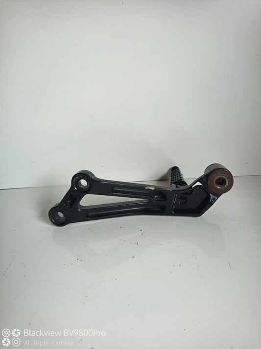 Platine repose pieds passager droit KAWASAKI Z750 de 2004